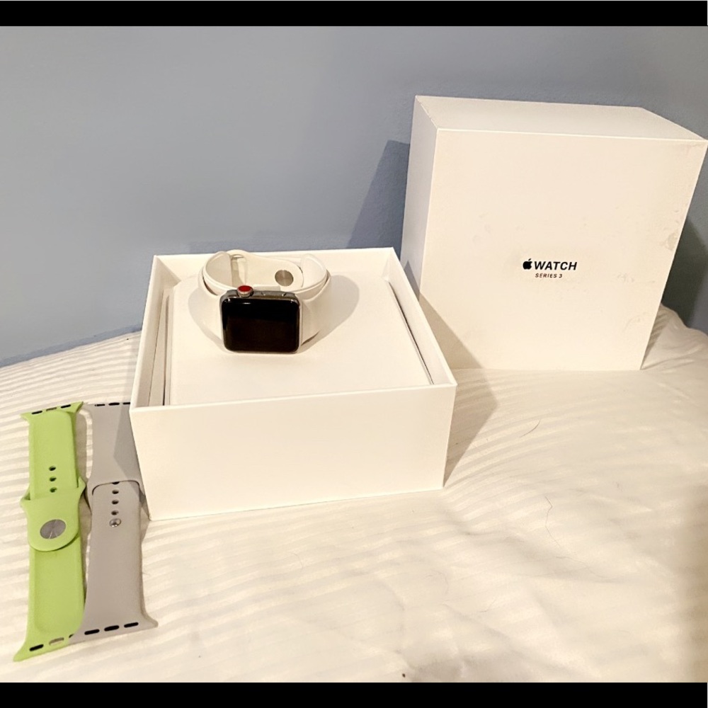 Apple Watch series 3, 38mm “Stainless Steel”